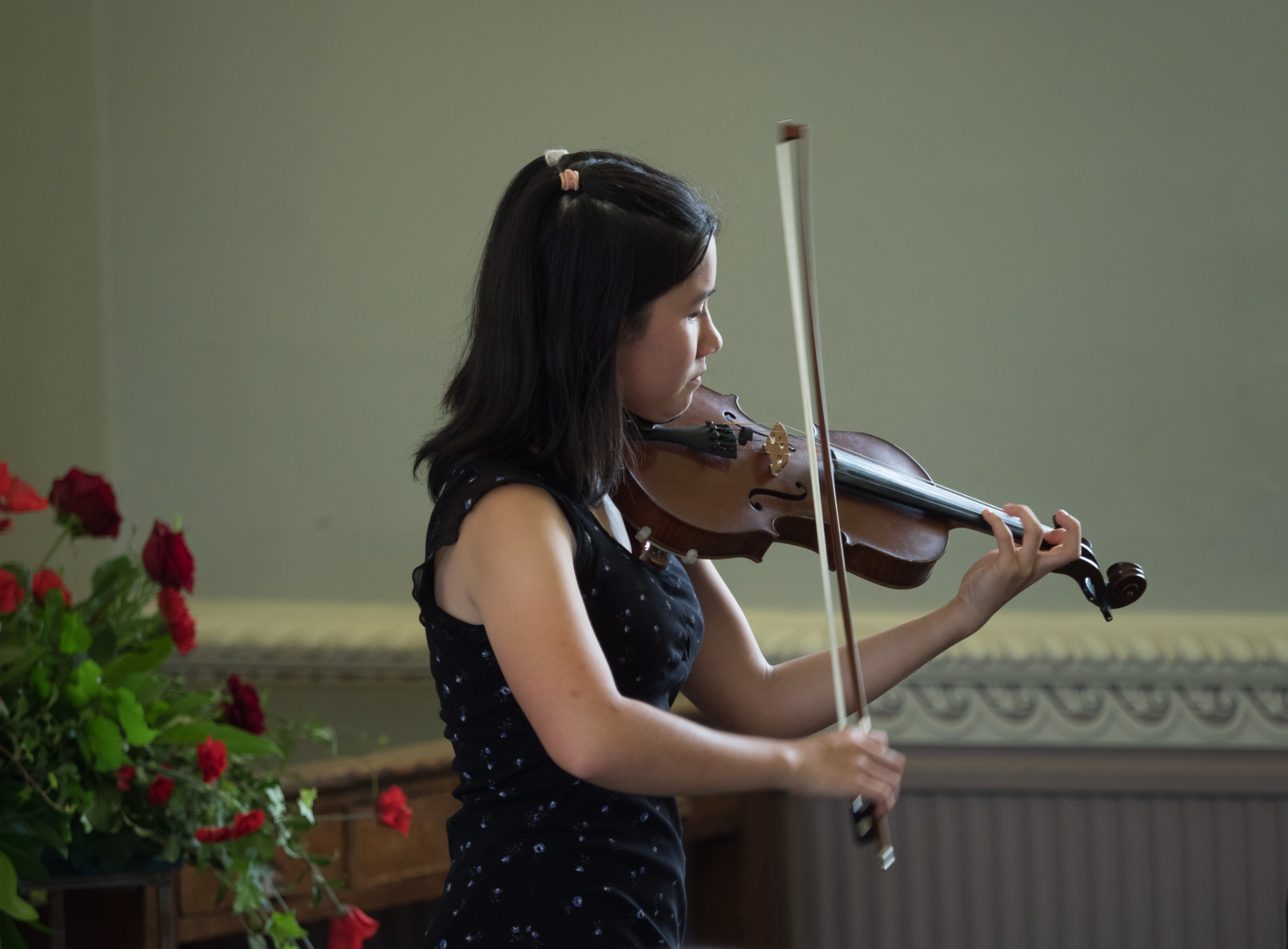 Image of Bryanston pupil playing the violin
