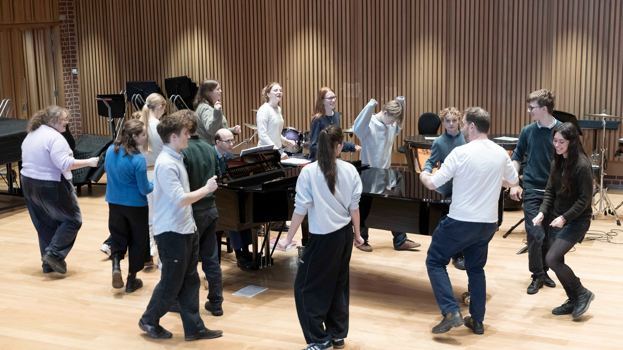 Professional baritone opera singer Rob Gildon delivers workshop for ...